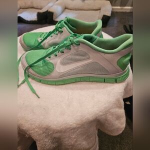 NIKE FREE 4.0 SNEAKERS